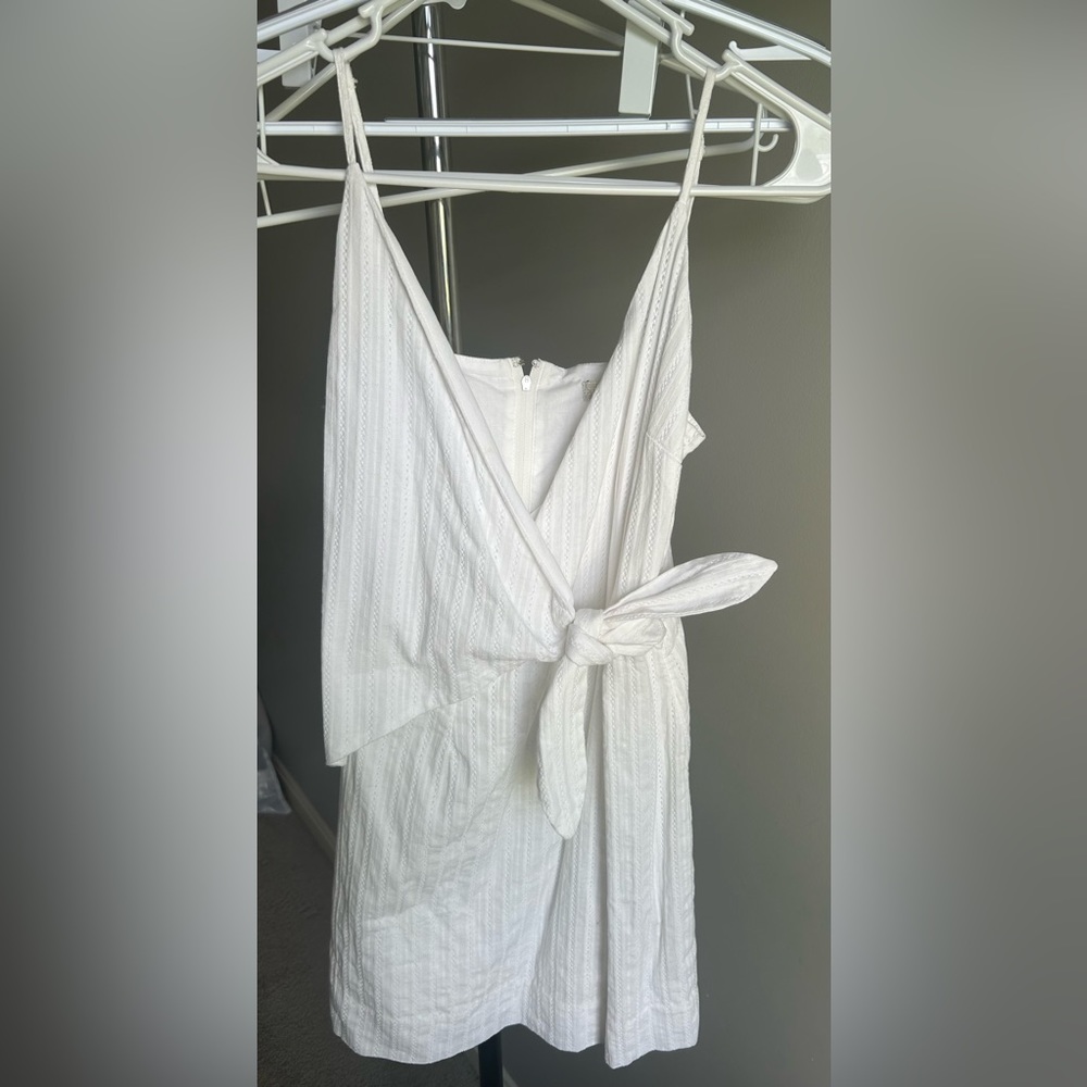 GIANNI BINI WHITE CROSSOVER TIE DRESS SIZE SMALL